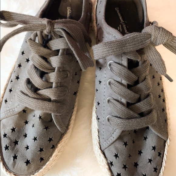 Universal Thread Star Sneakers - Picture 1 of 3